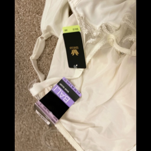 Bali skimp skamp Moonlight Size 6 panty with Wacoal 38B Bra set - Picture 5 of 5